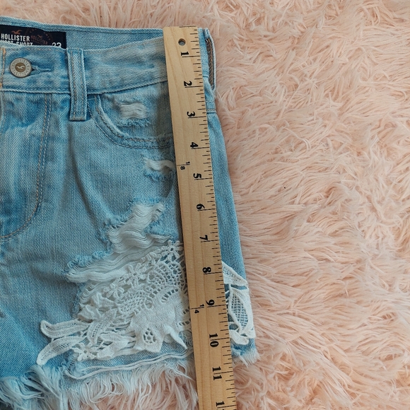 Hollister High Rise Jean Short - With Floral Embroidery Details - Size 00 w23 - Picture 3 of 9
